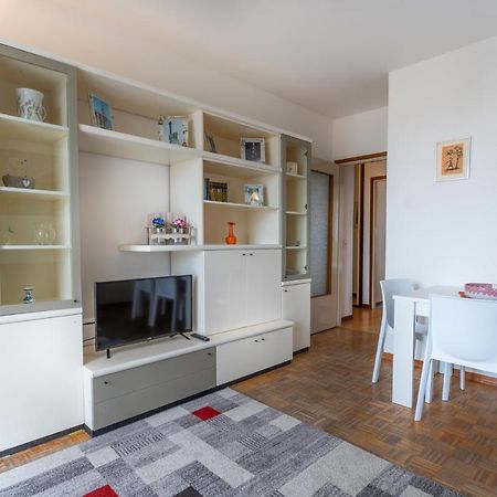 Zia Dina Apartment Pasian di Prato Exteriör bild